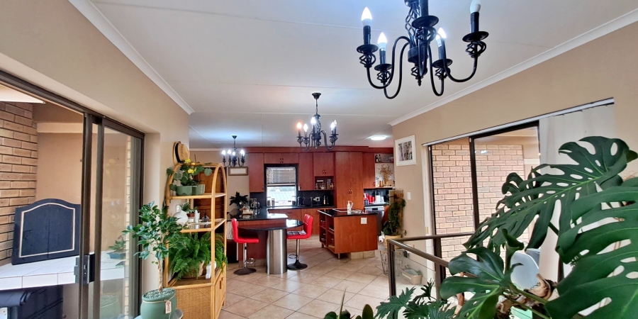 5 Bedroom Property for Sale in Reebok Western Cape